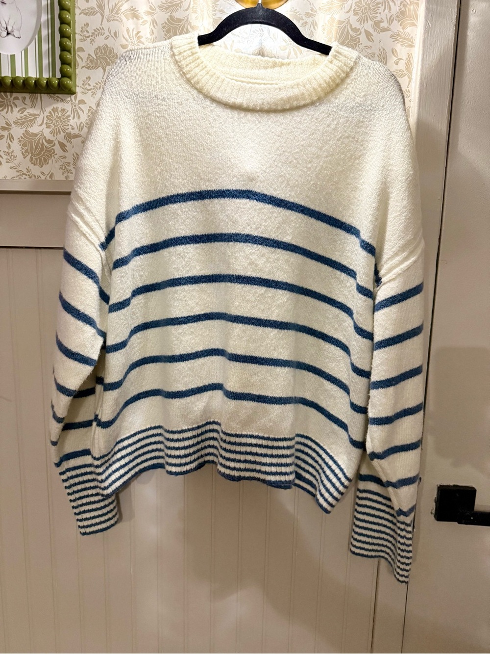 American Eagle Outfitters Cream and Blue Striped Crewneck Sweater